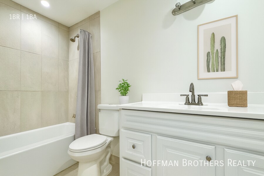 Building Photo - 14615 Gilmore St