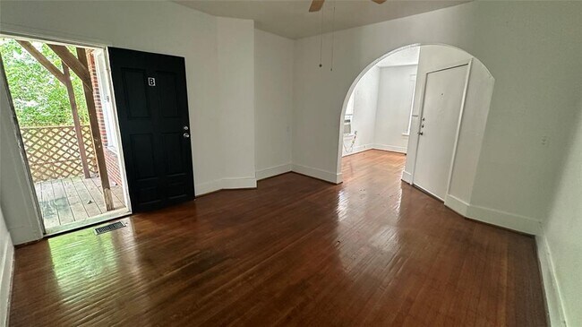 Building Photo - 1601 Francis St