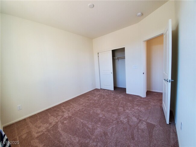 Building Photo - 2713 Holmes Creek Ct