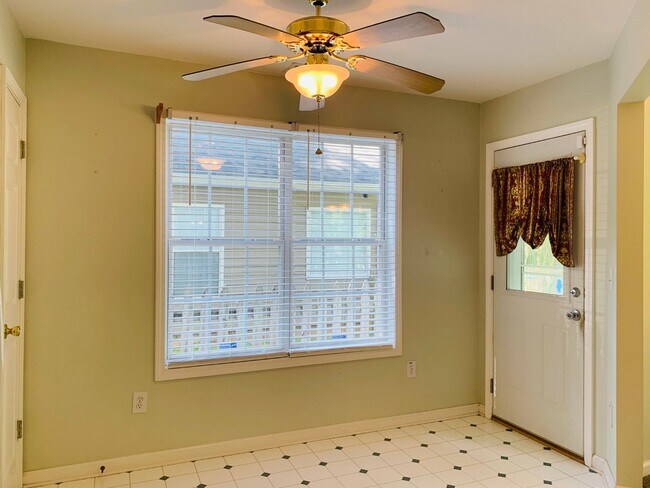 Building Photo - Great location! Lawncare/water is included...