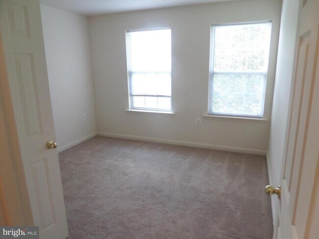 Building Photo - 675 McLeary Square SE