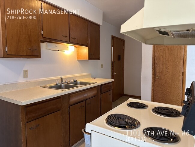 Building Photo - 1101 7th Ave W