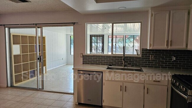 Building Photo - 771 Quartz Ln