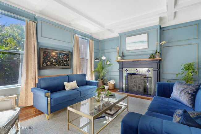 Building Photo - 290 St George St