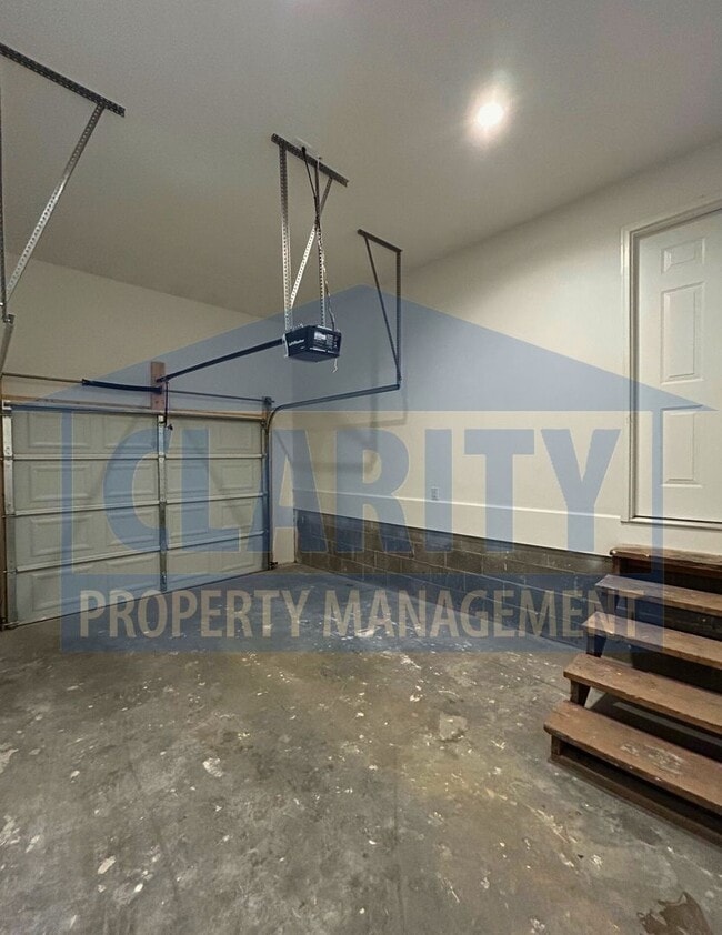 Building Photo - Two bedroom townhome w/garage!