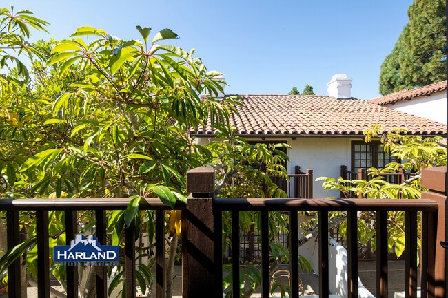 Building Photo - 8668 Villa La Jolla Dr