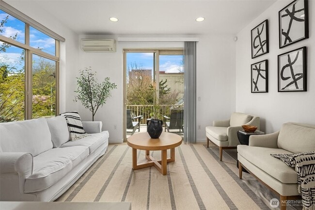 Building Photo - 3bd/2.25Ba Seattle Townhouse