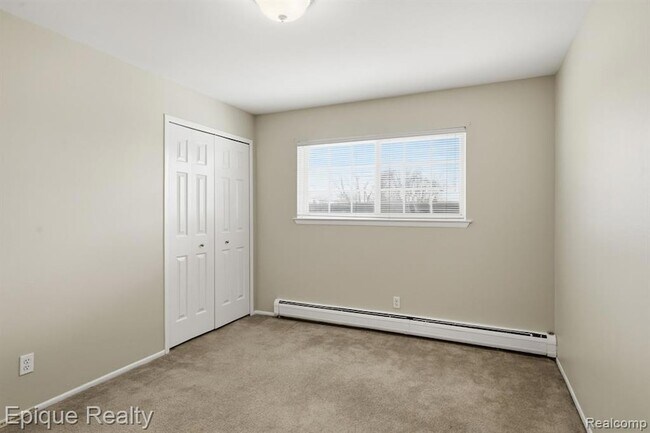 Building Photo - 2400 Parmenter Blvd