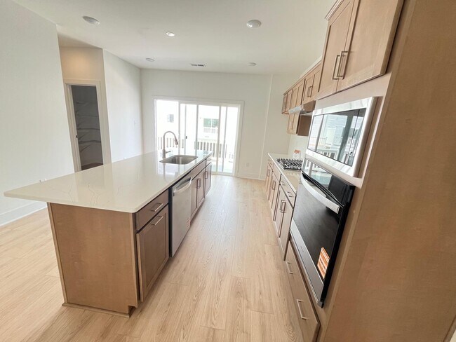 Building Photo - 15321 Sunray Aly