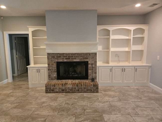 Building Photo - FOR RENT in HARRIS COUNTY with SWIMMING POOL! Available July 1st