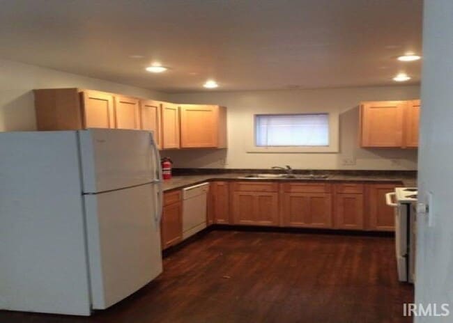 Building Photo - 609 E University St