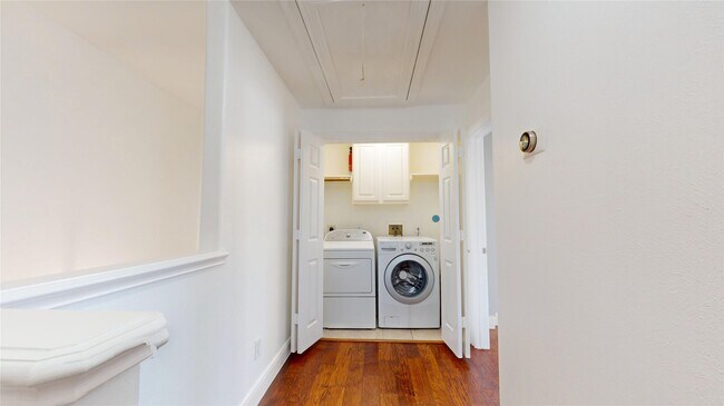 Building Photo - 328 Malone St