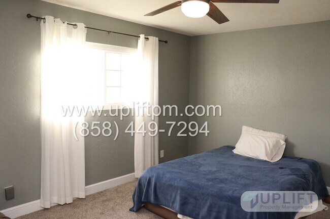 Building Photo - 4 BEDROOM/2 BATHROOM - MIRA MESA