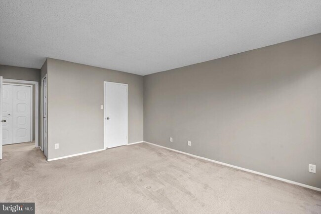 Building Photo - 5225 Pooks Hill Rd