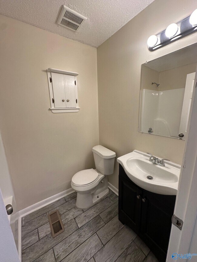 Building Photo - 120 Draper Dr