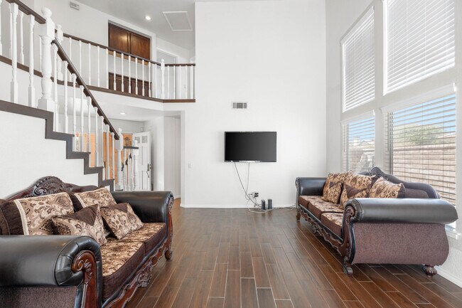 Building Photo - 45322 Pickford Ave