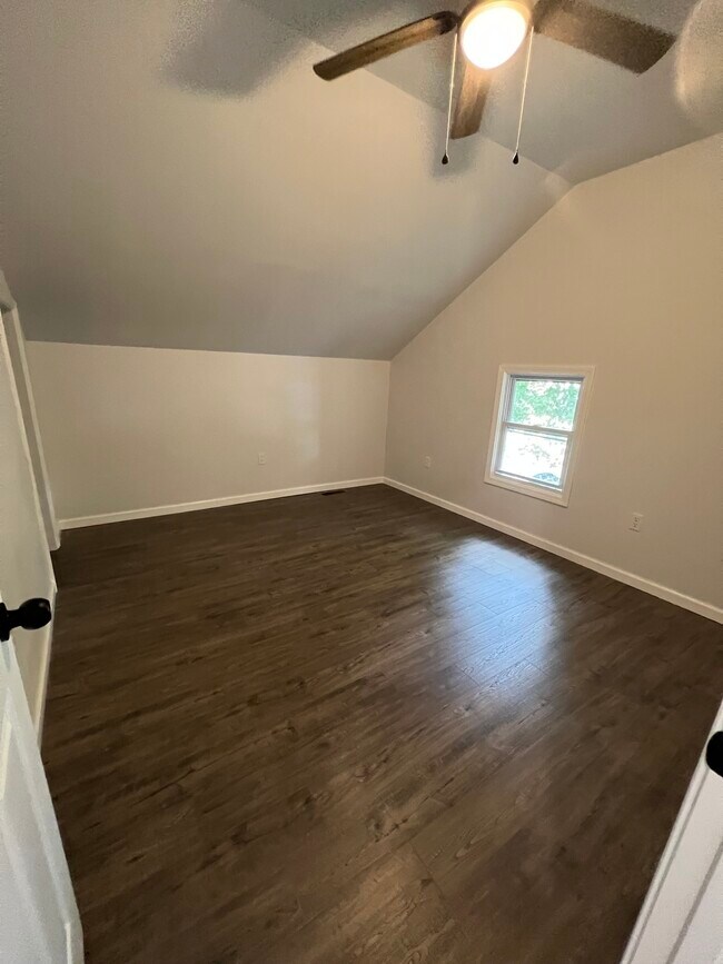 Building Photo - 5300 Iroquois Ct