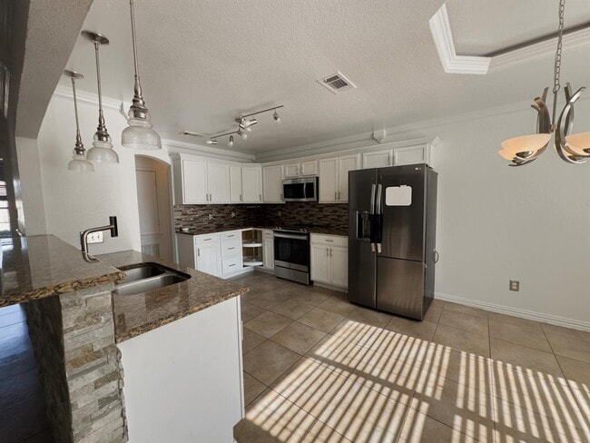 Building Photo - 3806 Fieldcrest Dr