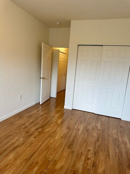 Building Photo - 2701 Midland Ave