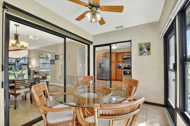 Building Photo - 4677 Robinwood Cir