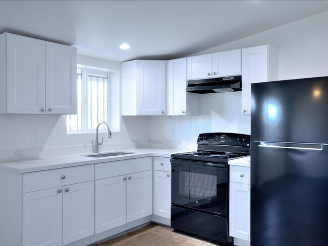 Building Photo - Beautifully Updated 1 Bedroom Home – Ready...