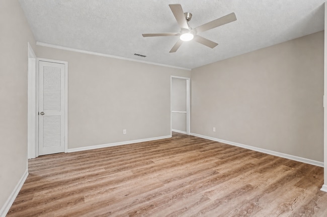 Building Photo - 2BR/1BA Duplex Conveniently Located Off Pleasant Hill & Cruse Rd!