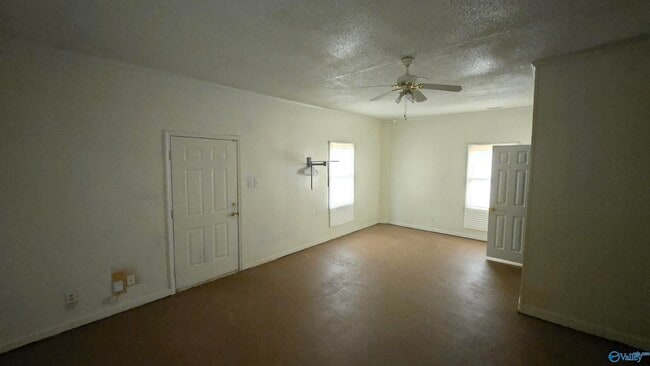 Building Photo - 2206 Glen Iris Cir NW