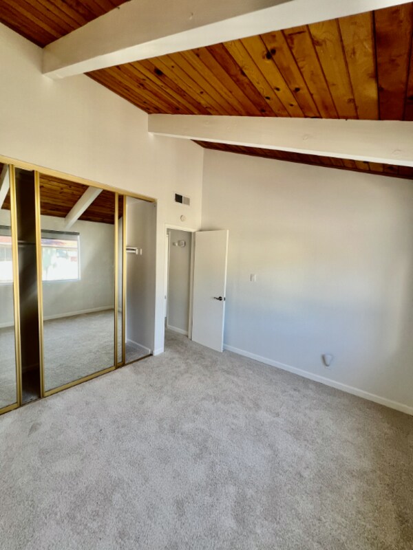 Building Photo - 2200 Laguna Cir