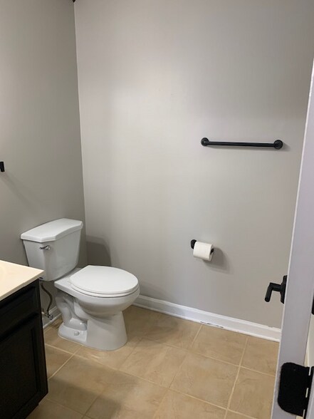 Building Photo - 8941 Town Center Cir