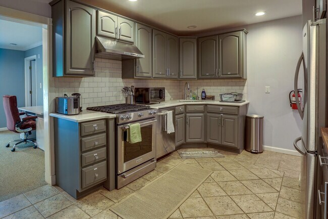 Building Photo - 22 Clayton Ave