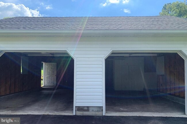 Building Photo - 751 Spruce Grove Rd