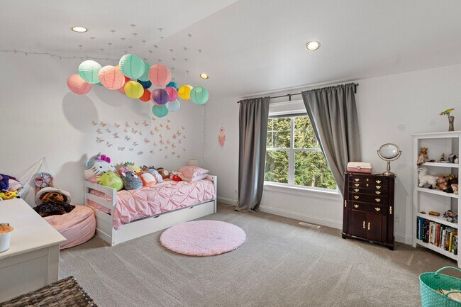 Building Photo - Custom Craftsman Estate on 1.5+ Sun-drenched Acres