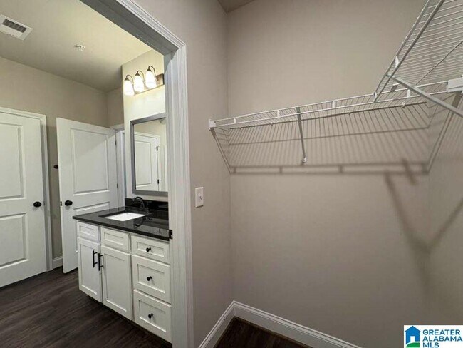 Building Photo - 4421 Lennox Pl