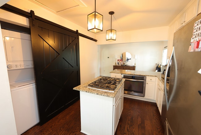Building Photo - Updated ITB Home in Great Dixie Trail Loca...