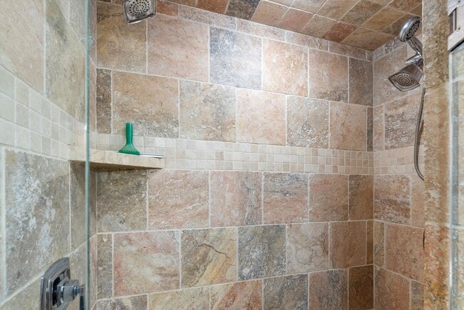 Building Photo - Charming Fully-Furnished Condo for Rent in...