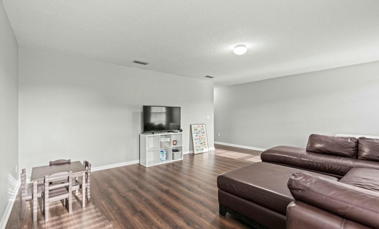 Building Photo - 904 Rose Garden Ct