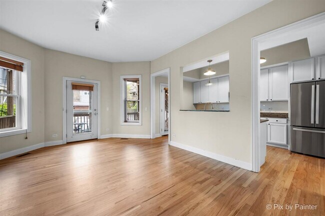 Building Photo - Updated Duplex Condo with 2 parking spots