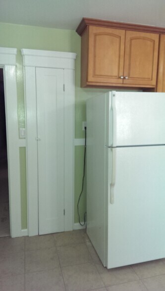 Building Photo - 915 Grand Ave