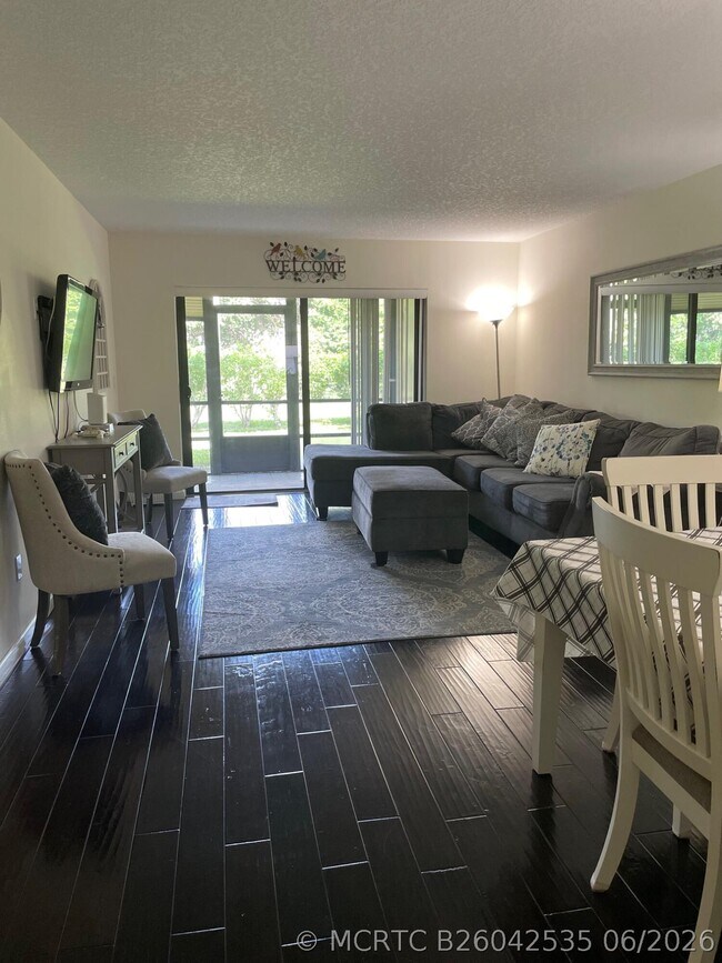 Building Photo - 7879 Willow Spring Cir N