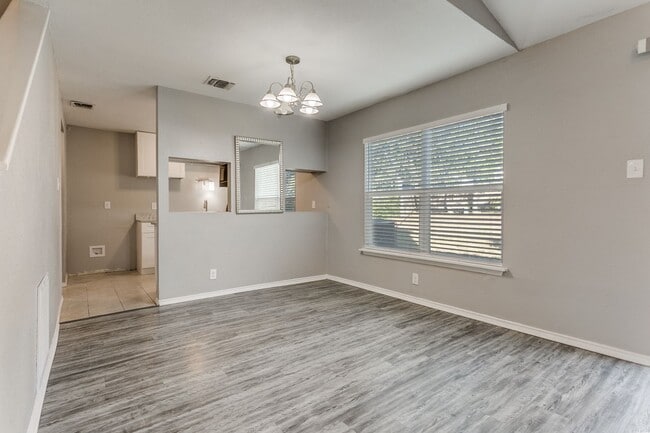 Building Photo - 4-BEDROOM ON CUL DE SAC IN SUNRISE