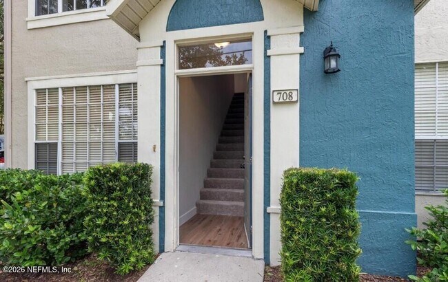 Building Photo - 13700 Richmond Park Dr N