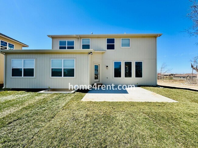 Building Photo - Nearly New Luxury Home in Blue Valley Schools!