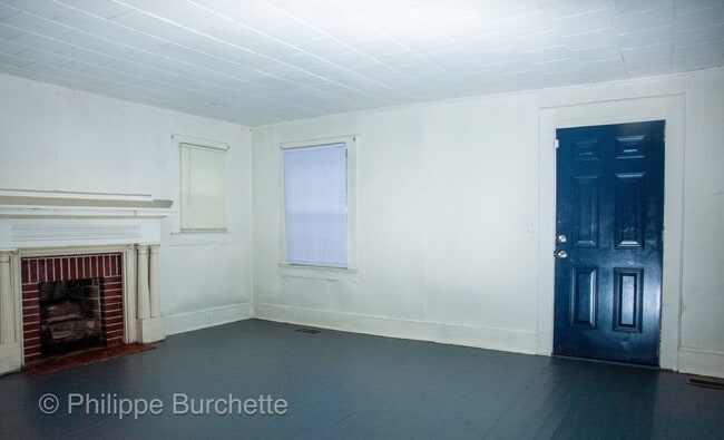 Building Photo - 305 Bute St