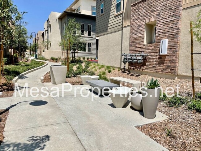 Building Photo - 12166 Chorus Dr