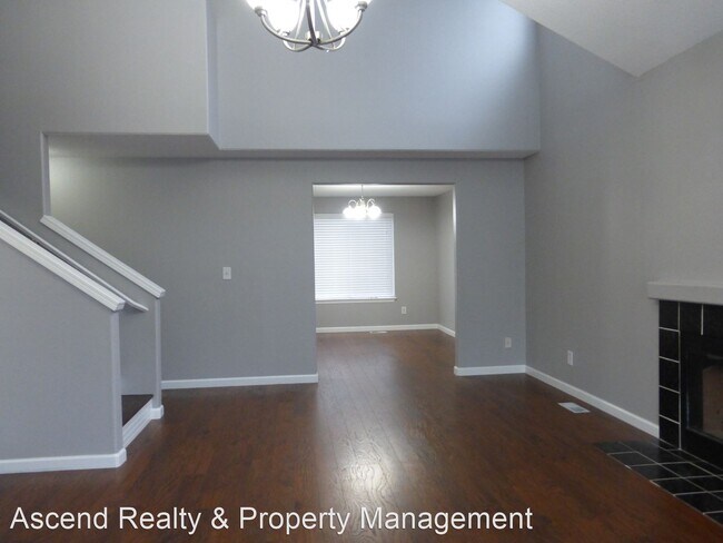 Building Photo - 4 br, 2.5 bath House - 18860 SW Christophe...