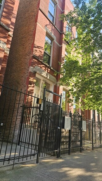 Front of building - 1411 W Ohio St