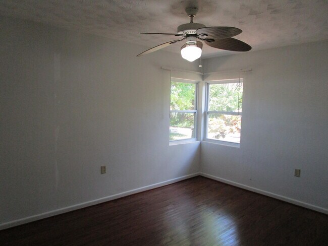 Building Photo - 434 Lenore Ave
