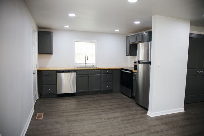 Building Photo - 2017 Central St NW