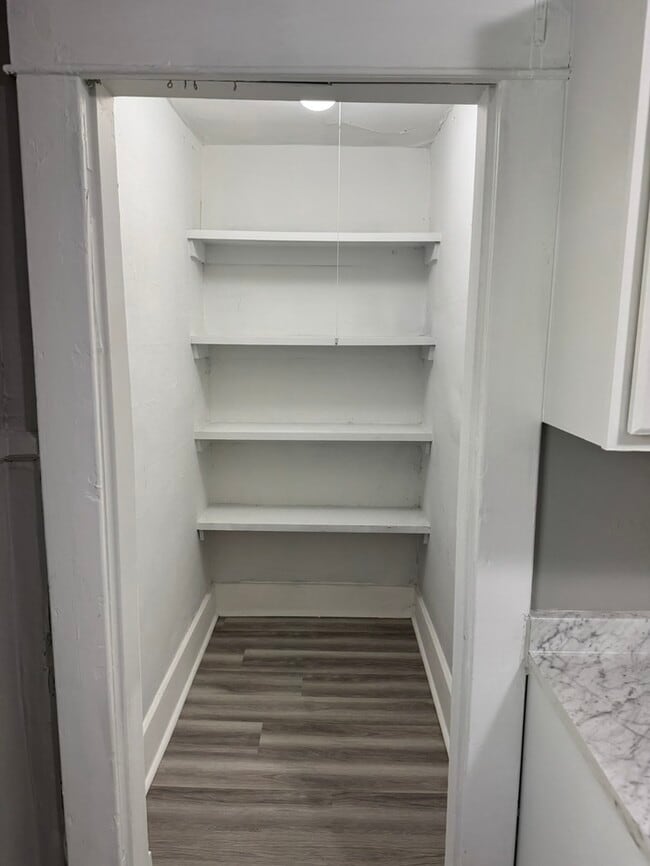 Building Photo - 1020 Sharpe Ave