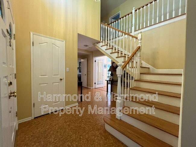 Building Photo - 8422 Fable Ave